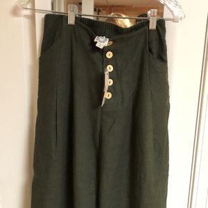 Francesca pull on green palazzo pants. Lightweight, hits at ankle. (5’4”)